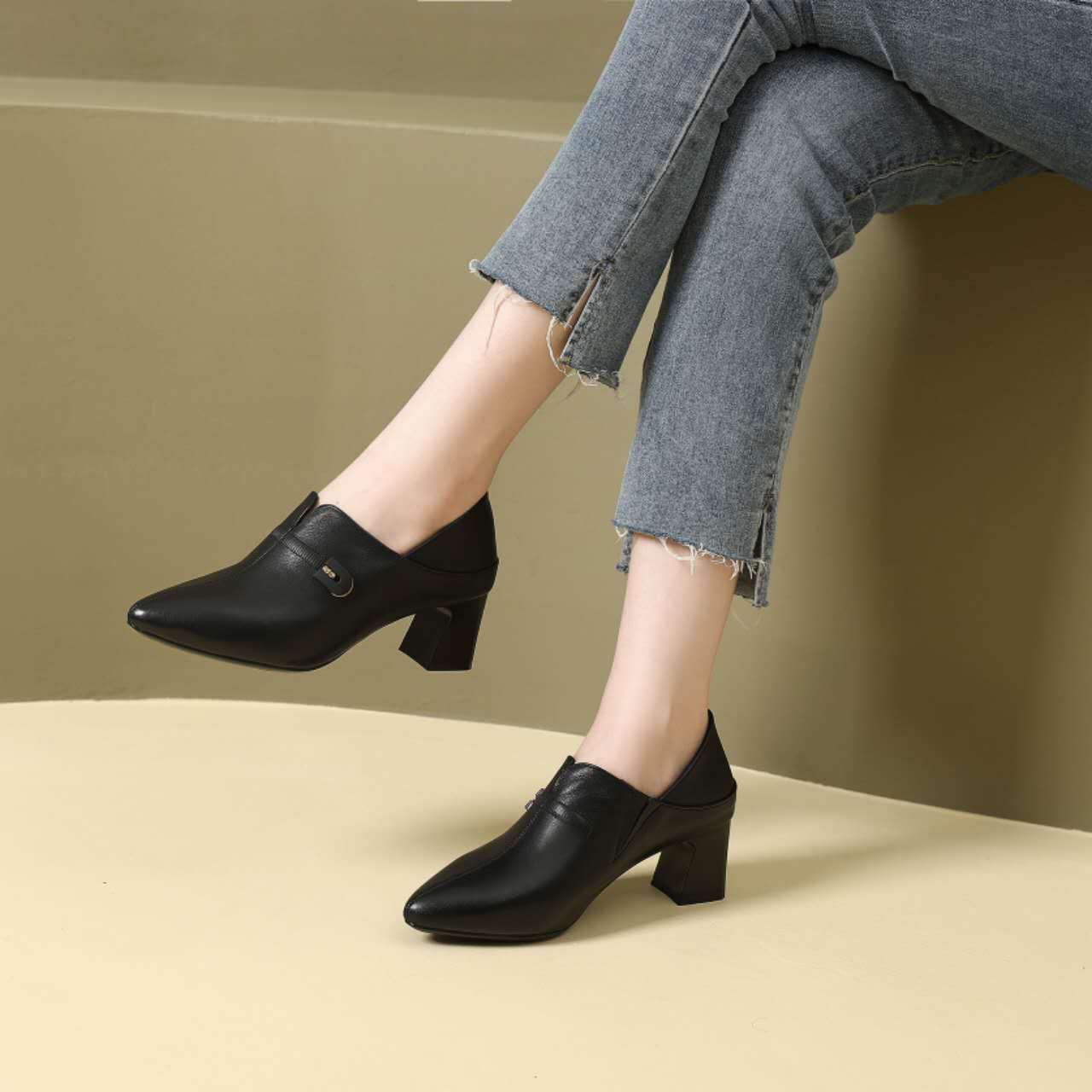 Women's Genuine Pointed Toe Chunky Deep Mouth Autumn First Women's Shoes