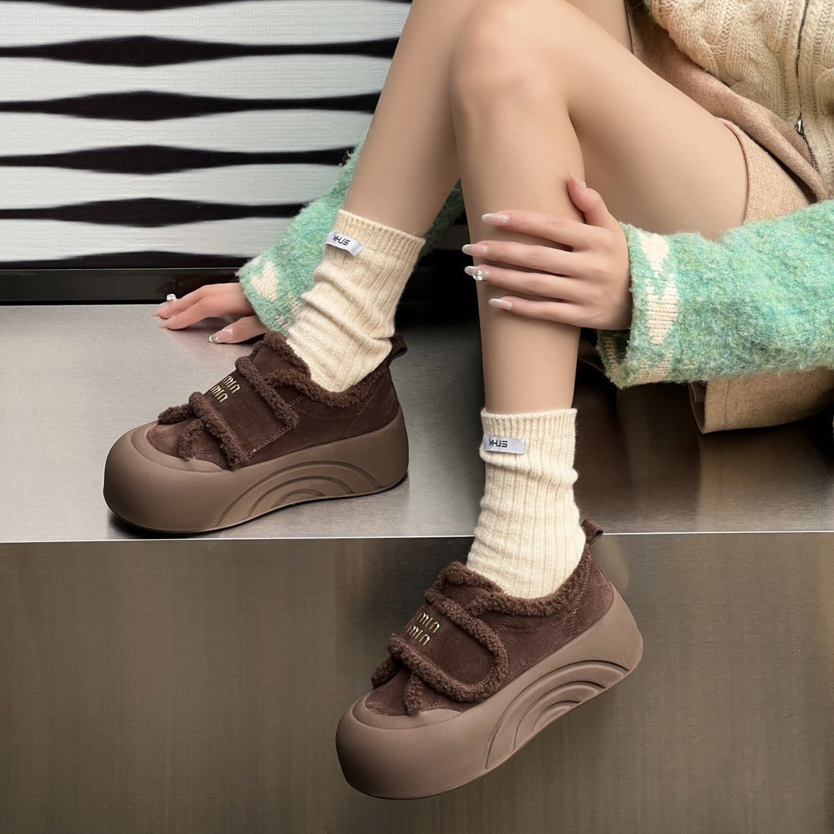 Women's Matte Retro Fluffy Winter Velcro Fleece-lined Sneakers