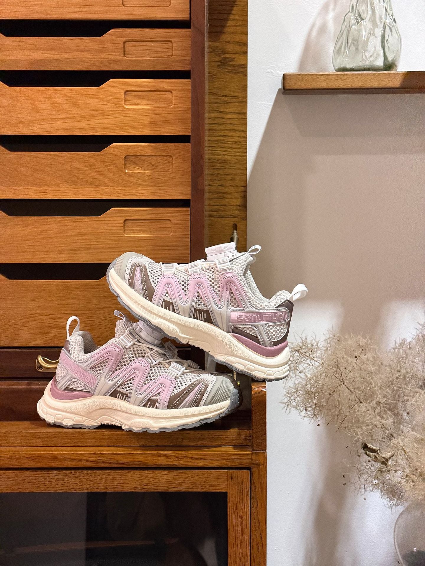Children's Style Middle Big Rotating Buckle Hollow Mesh Children's Sports Shoes