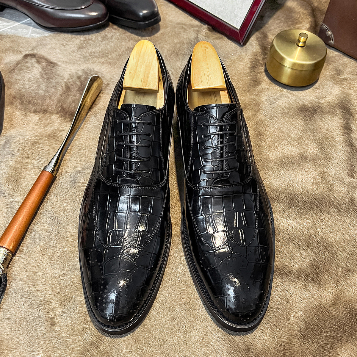 Men's British Brogue Carved Business Pointed Straight Leather Shoes