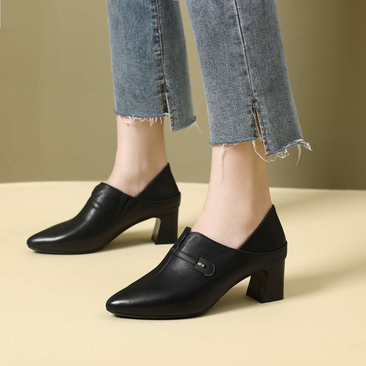Women's Genuine Pointed Toe Chunky Deep Mouth Autumn First Women's Shoes