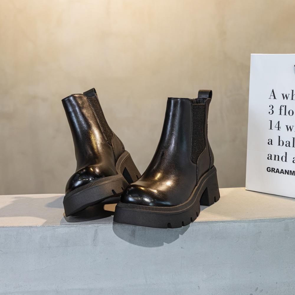 Women's Cowhide Chelsea Smoke Pipe Round Head Thick Boots