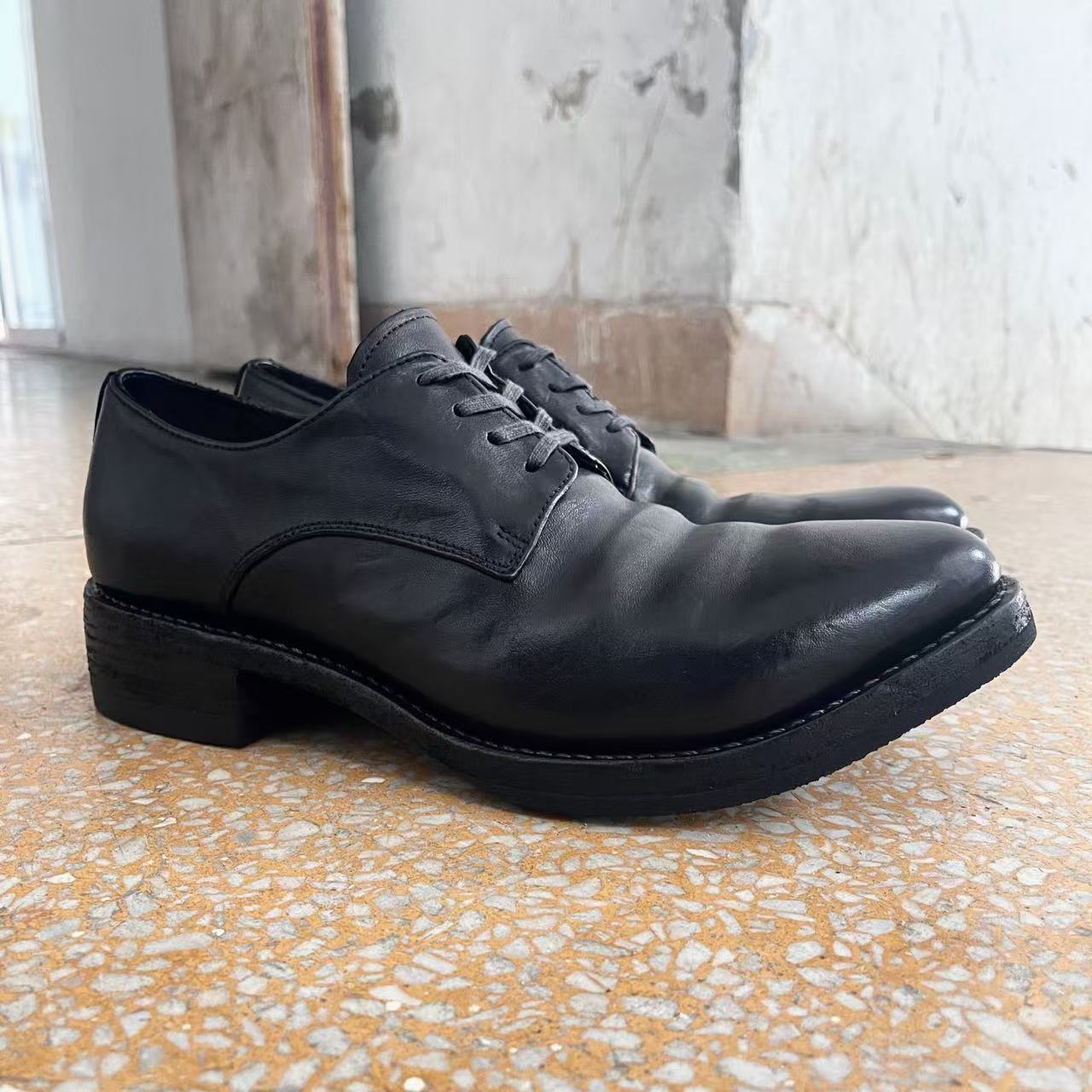 Men's Horse Niche Ruffle Pointed Washed Derby Leather Shoes