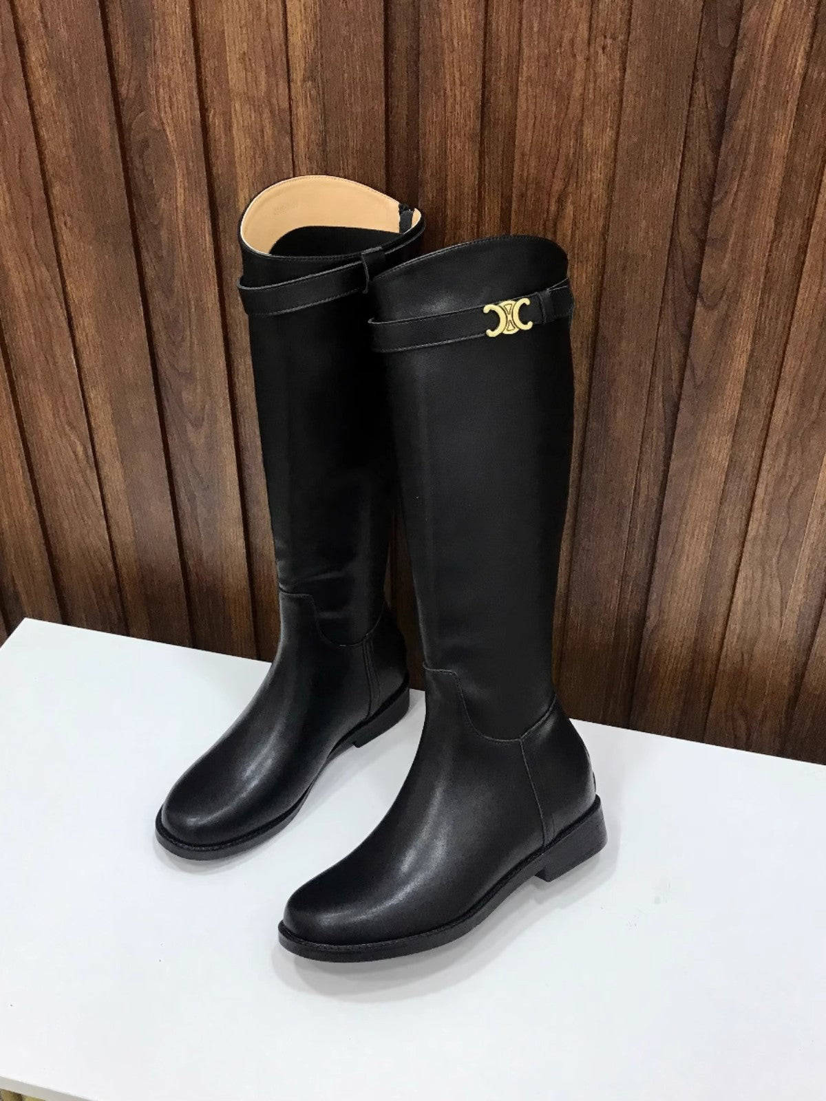 Women's Fashion Cowhide Oblique Arc Buckled Chunky Boots