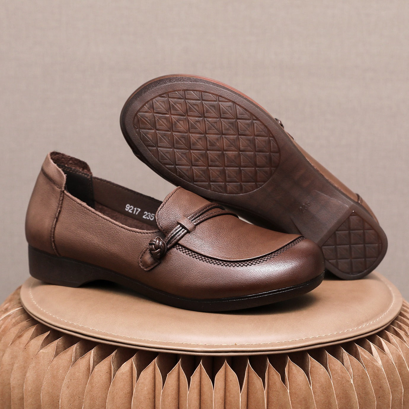 Women's Round Head Soft Bottom Top Layer Cowhide Casual Shoes