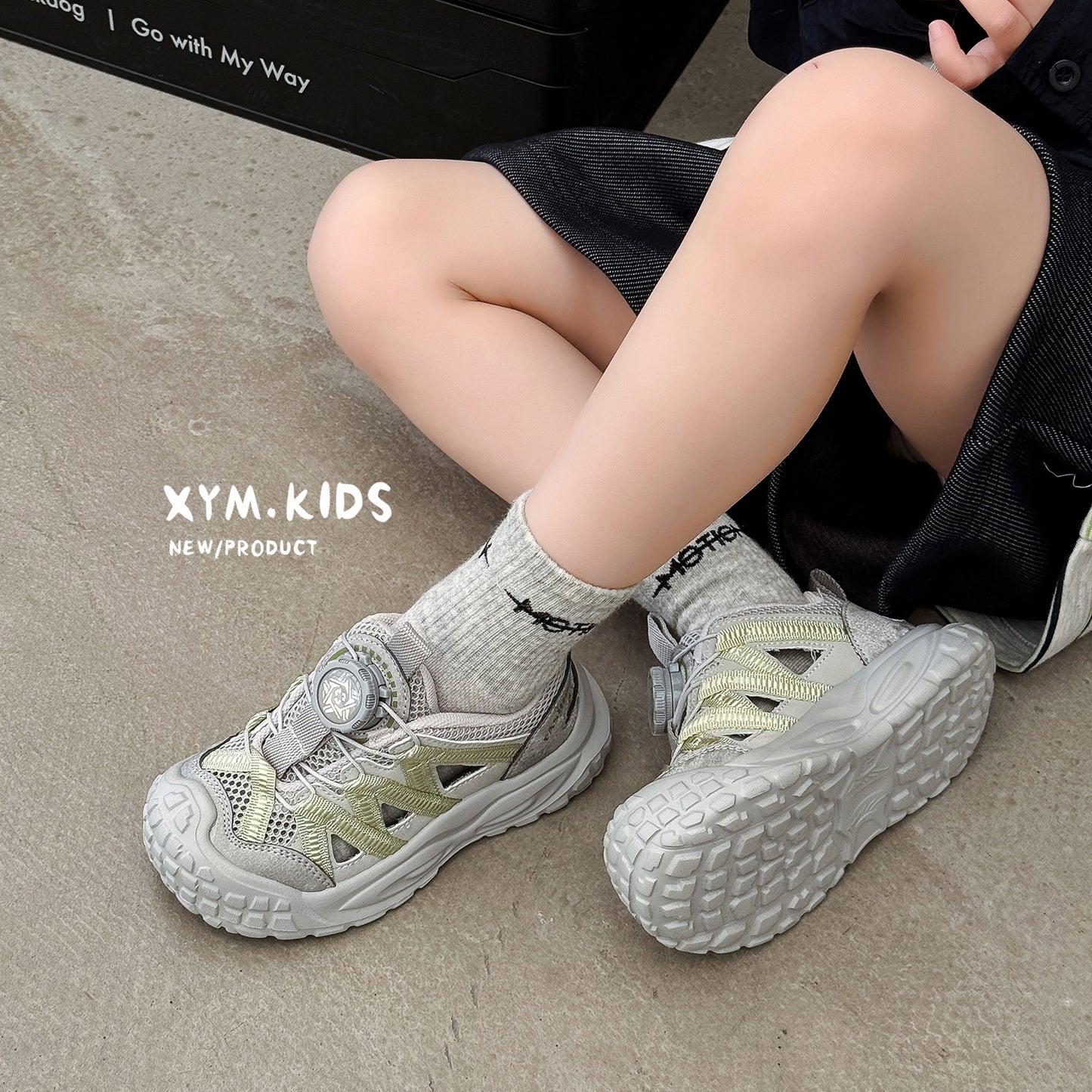 Summer Fashion Rotating Buckle Hollow Breathable Resin Sole Children's Sports Shoes