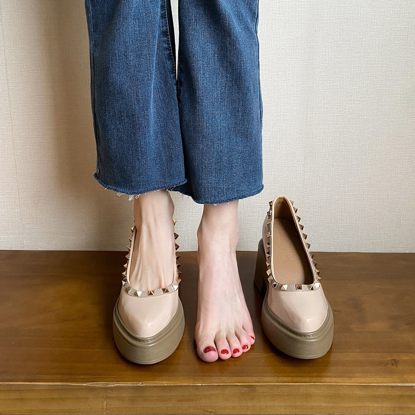 Women's Sheepskin Version Height Increasing Insole Platform Rivet Slip-on Temperament Shallow Women's Fashion Shoes