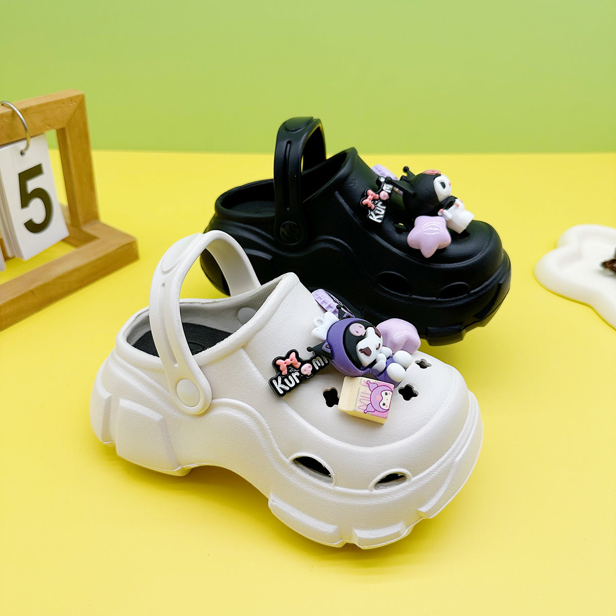 Cute Cartoon Clow Hole Soft Bottom Kid's Shoes