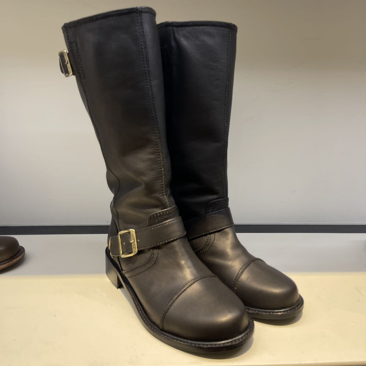 Women's Cowhide Sleeve Middle Martin Knight Boots