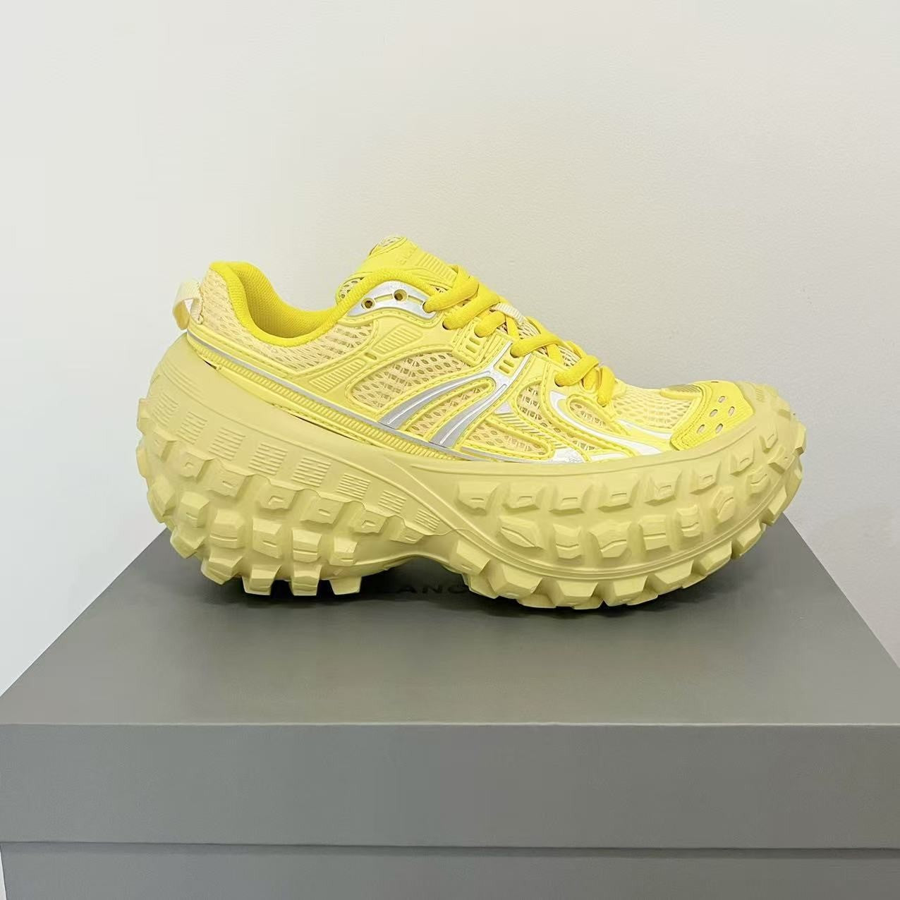 Women's & Men's Retro Platform Height Increasing Leisure Couple Tank Women's Sports Shoes