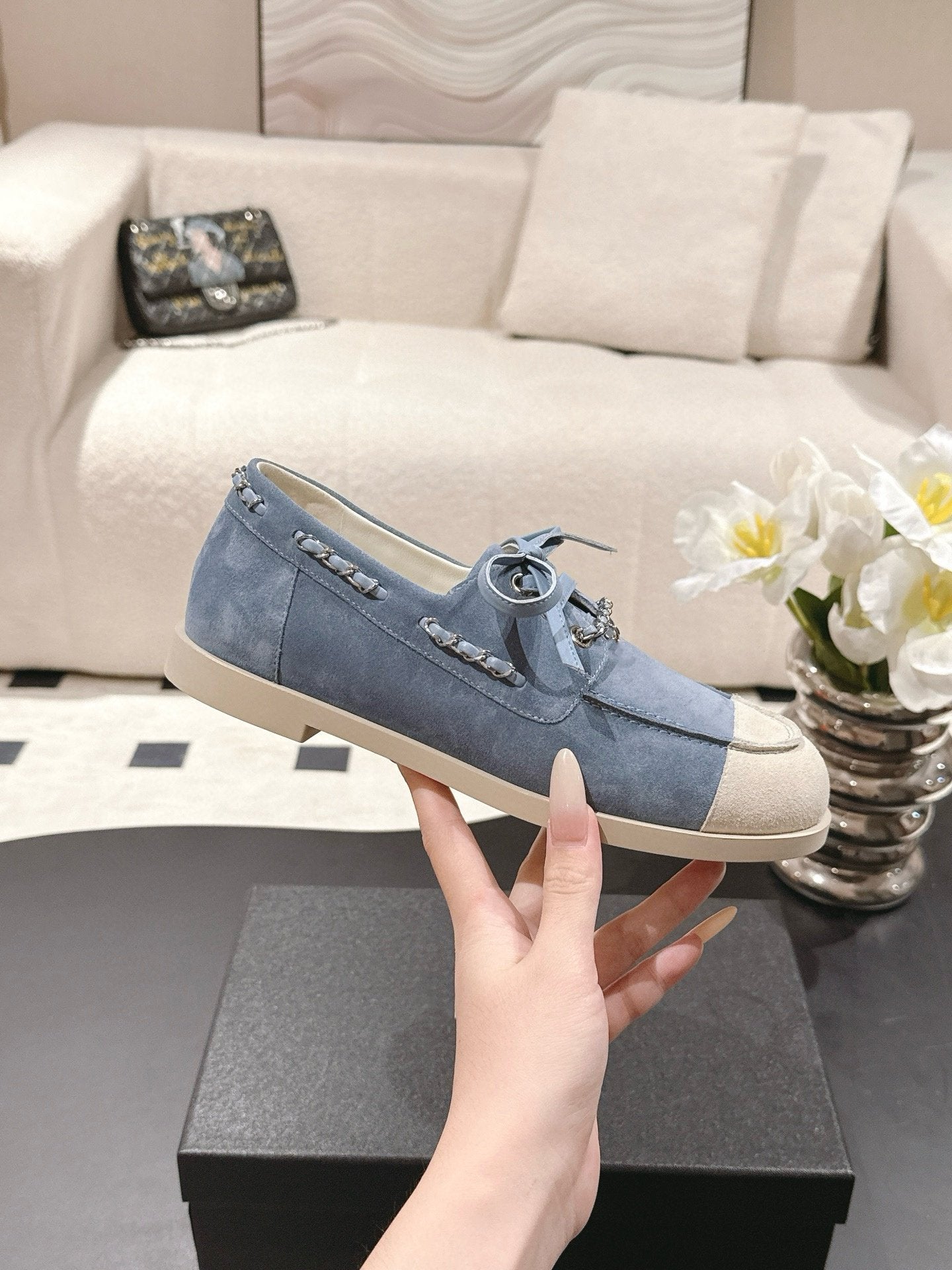 Women's Spring Classic Style Metal Chain Suede Flat Bottom Color Sneakers