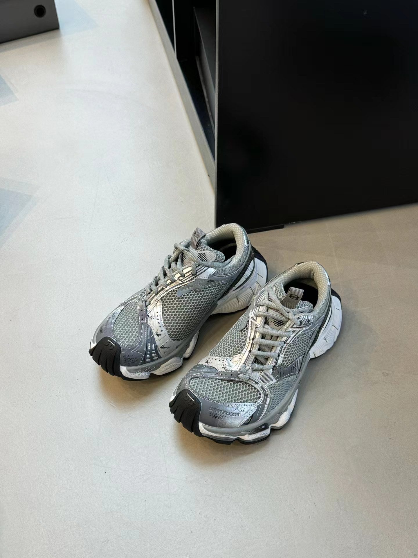 Retro Distressed Brushed Thick Bottom Breathable Sneakers