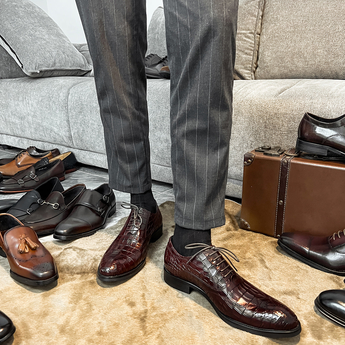 Men's British Brogue Carved Business Pointed Straight Leather Shoes