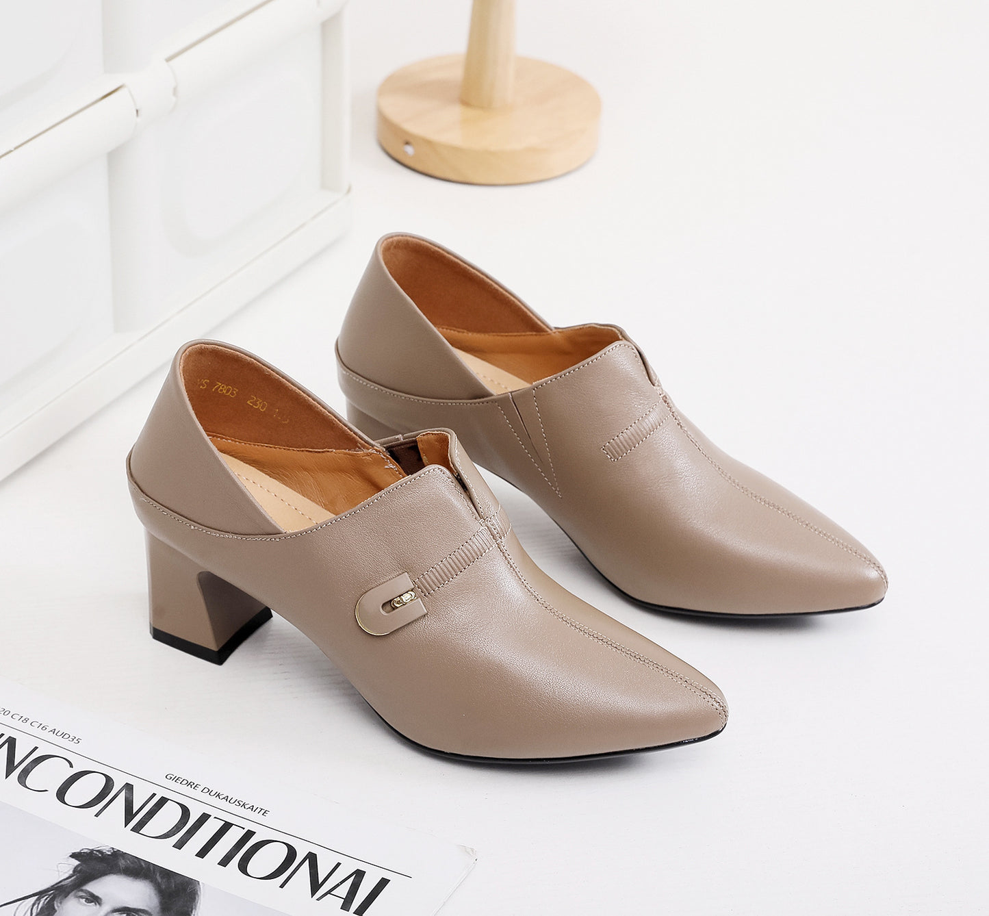 Women's Genuine Pointed Toe Chunky Deep Mouth Autumn First Women's Shoes
