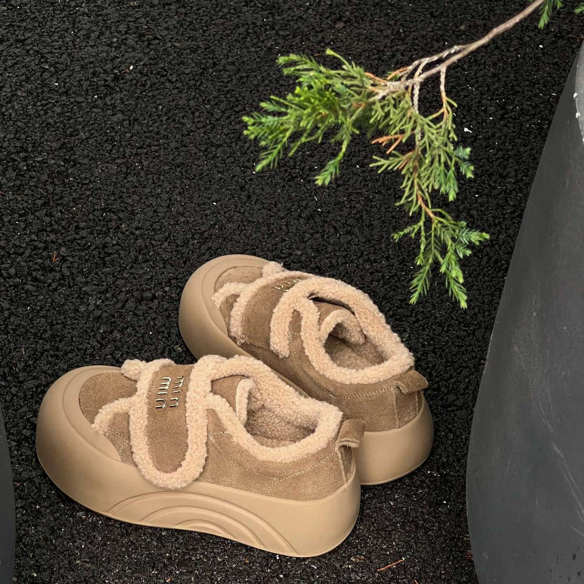 Women's Matte Retro Fluffy Winter Velcro Fleece-lined Sneakers
