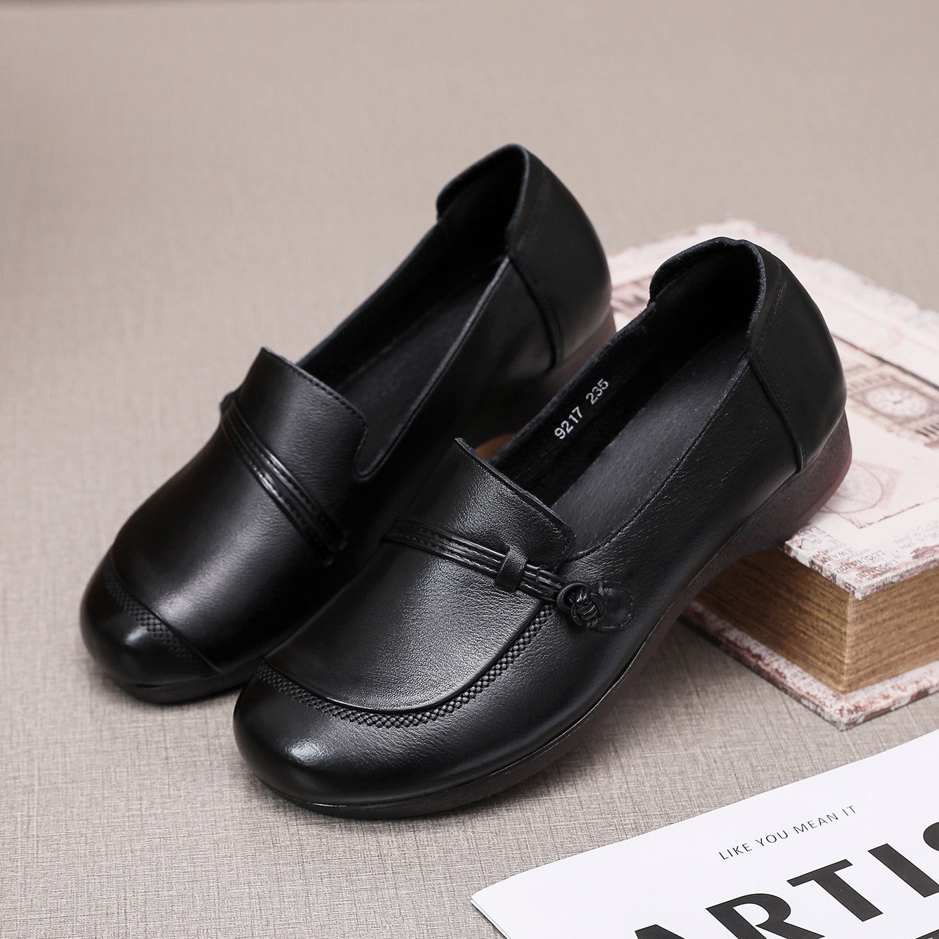 Women's Round Head Soft Bottom Top Layer Cowhide Casual Shoes