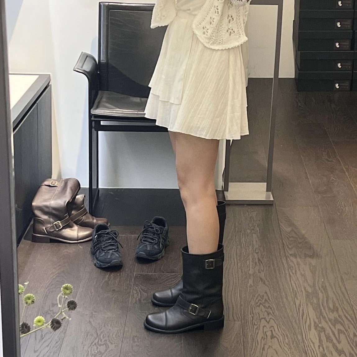 Women's Cowhide Sleeve Middle Martin Knight Boots