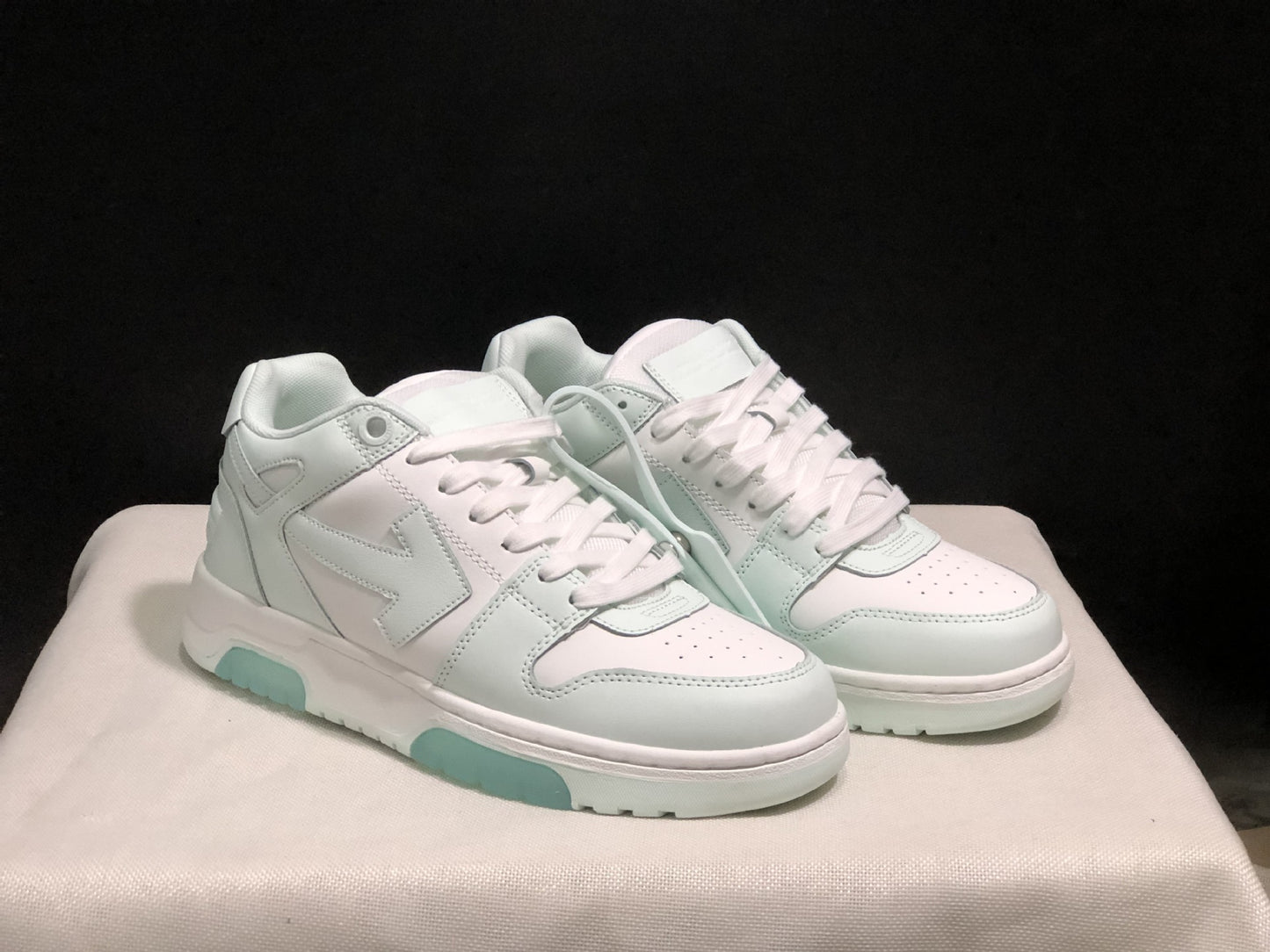 Women's & Men's Couple Street Board Comfortable Retro White Sneakers