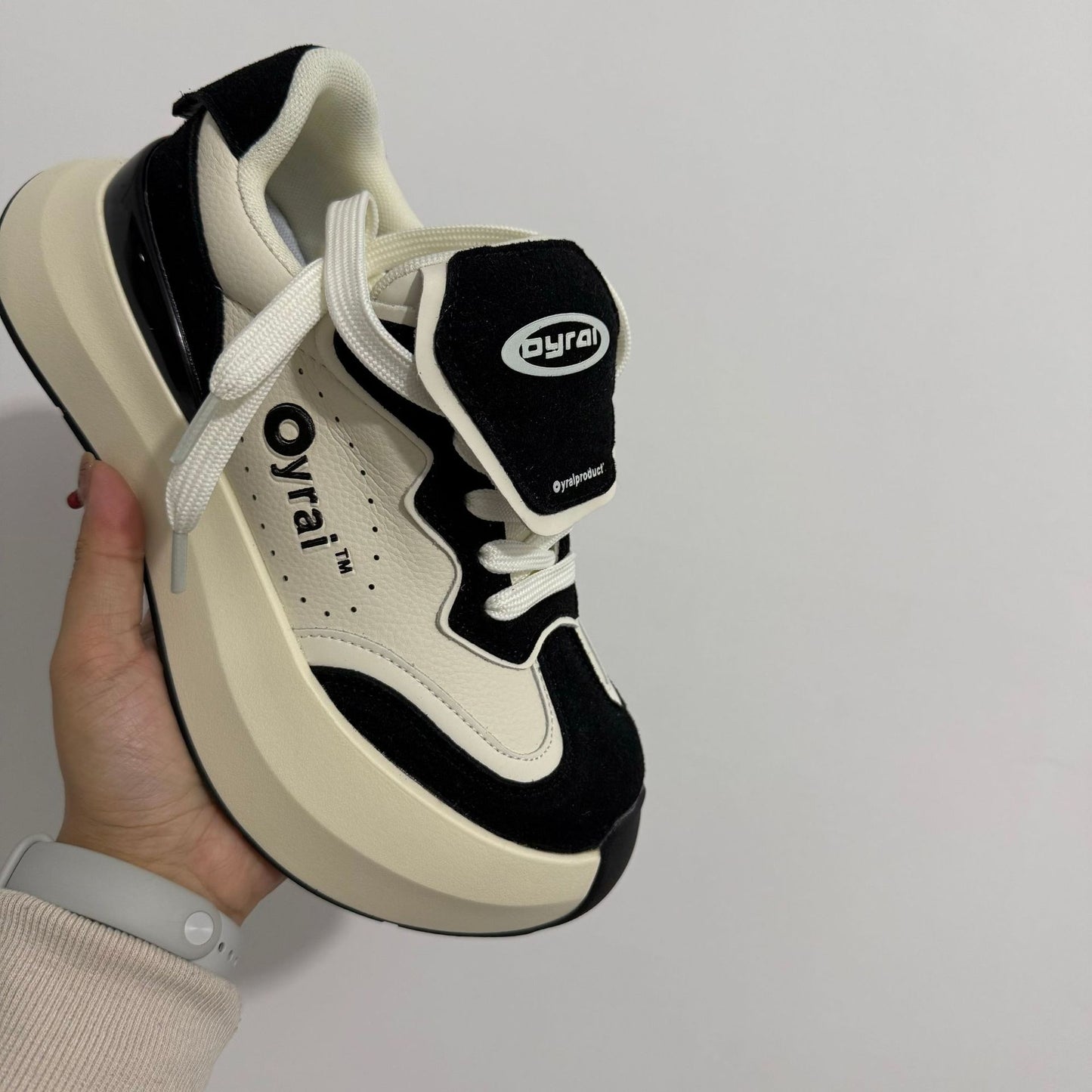 Board Thick Sole Retro Breathable Design Sneakers