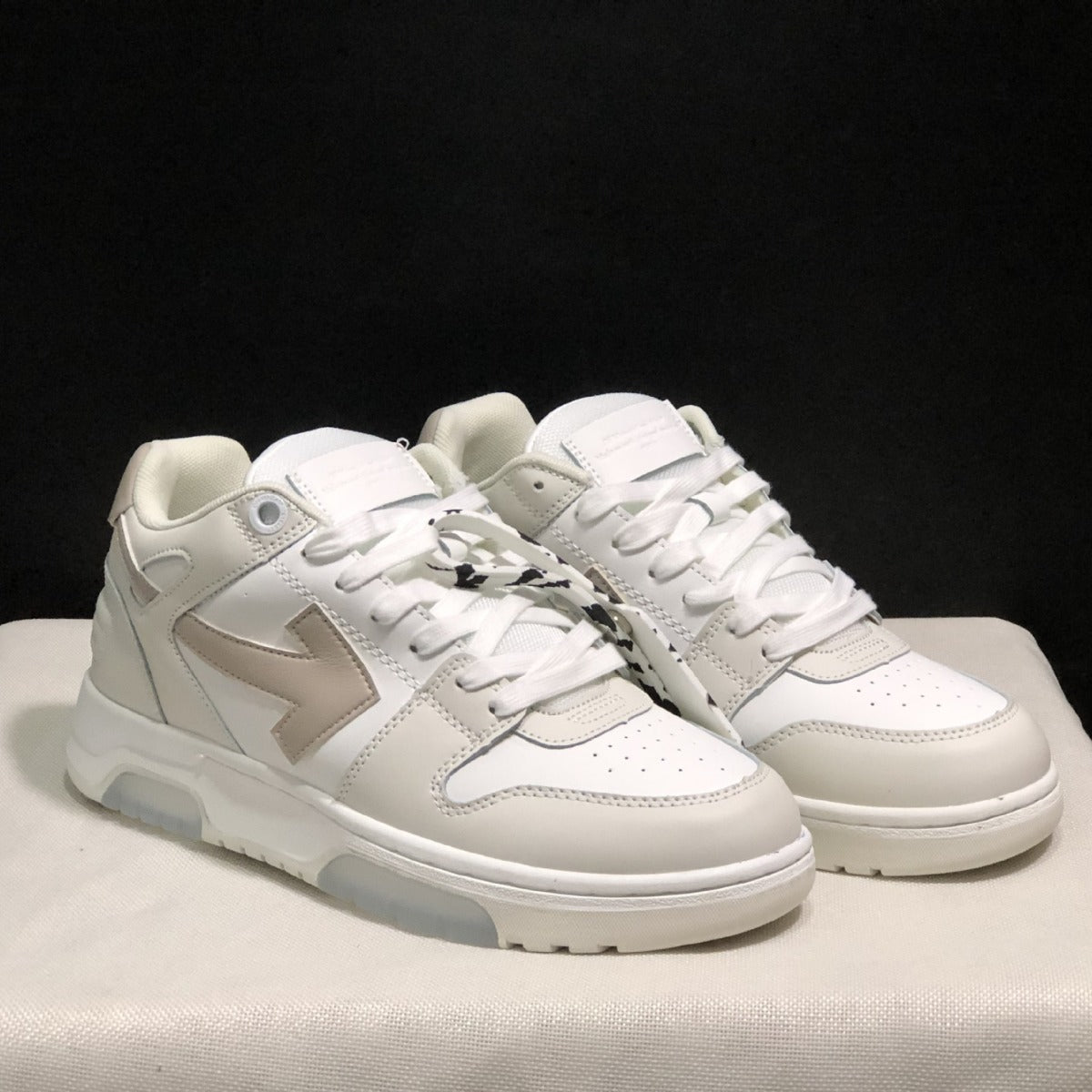Women's & Men's Couple Street Board Comfortable Retro White Sneakers