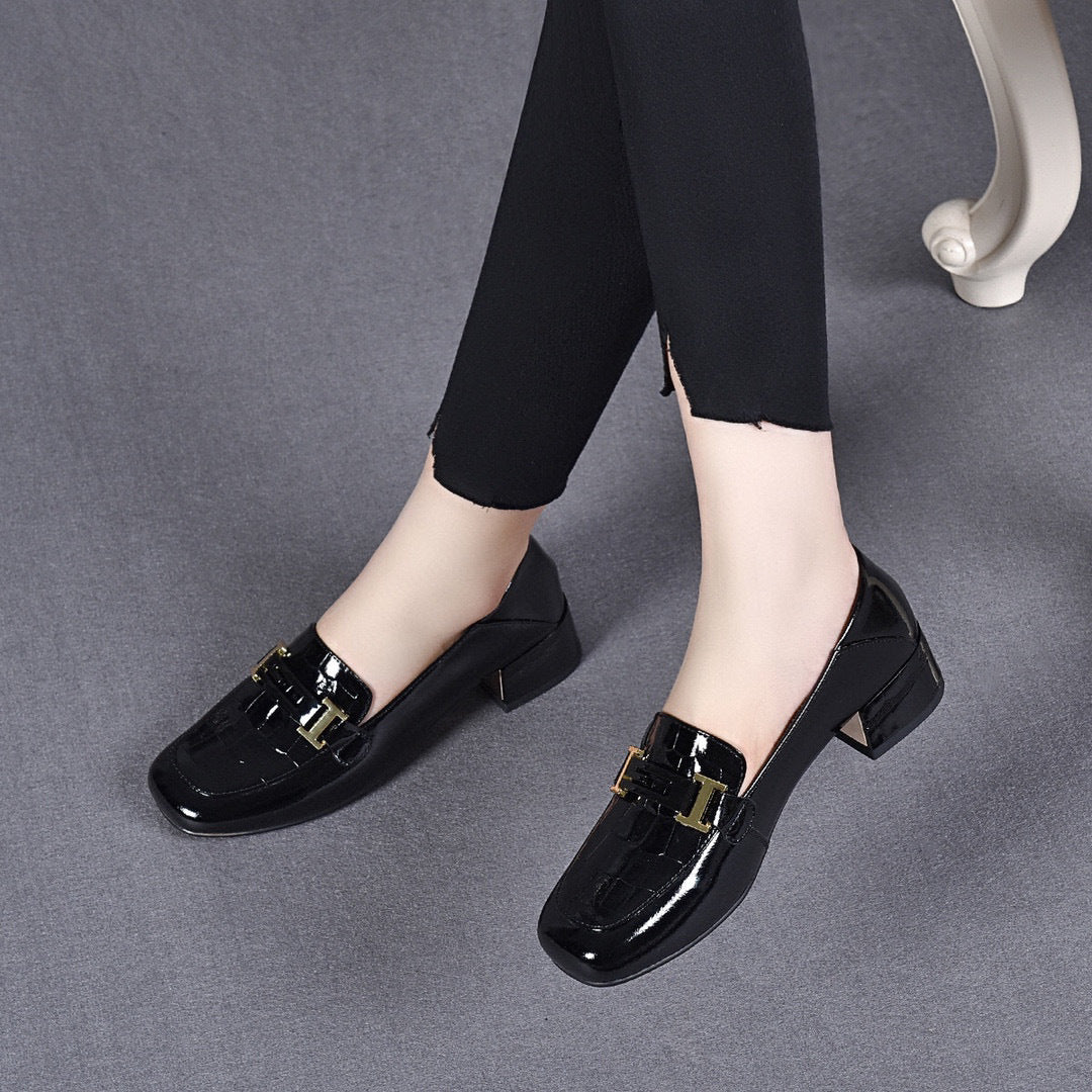Women's Round Toe Autumn Patent Cowhide Metal Buckle Heels
