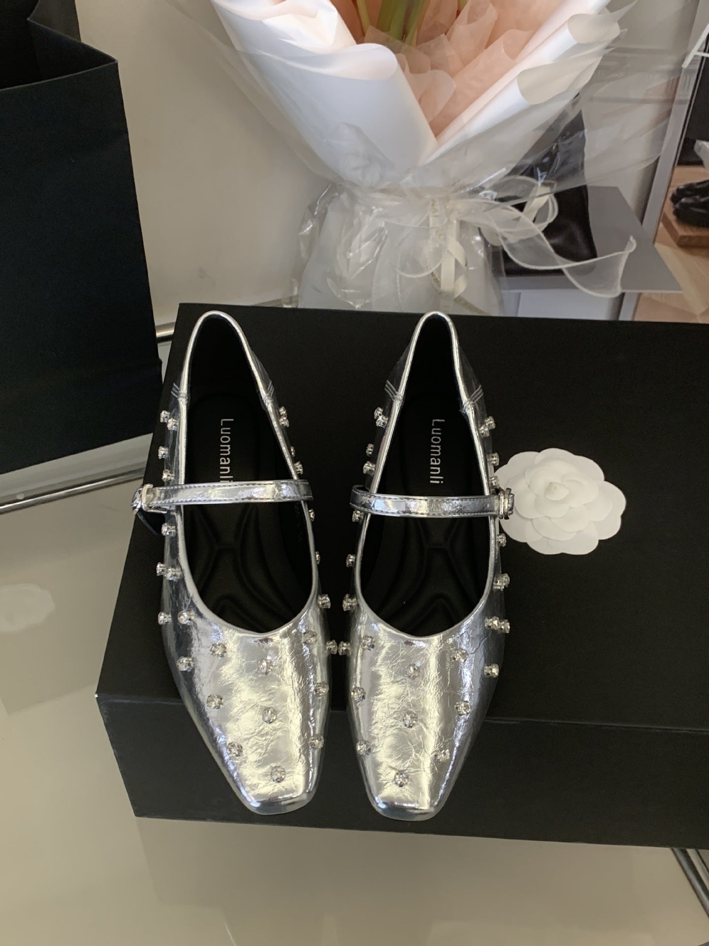 Women's Korean Style Rivet Low Mary Jane French Shallow Mouth Heels