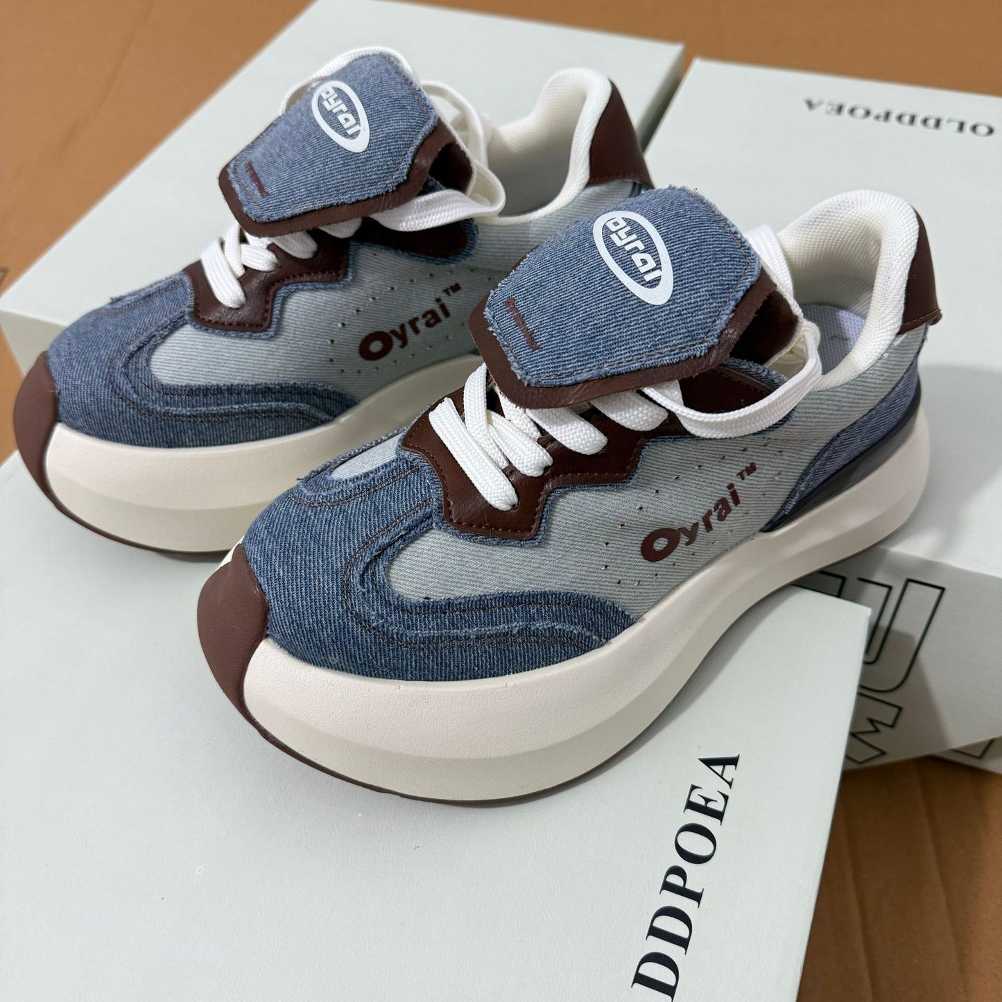 Board Thick Sole Retro Breathable Design Sneakers