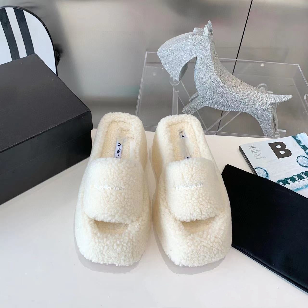 Women's Thick Bottom Fur Height Increasing Wedge Slippers