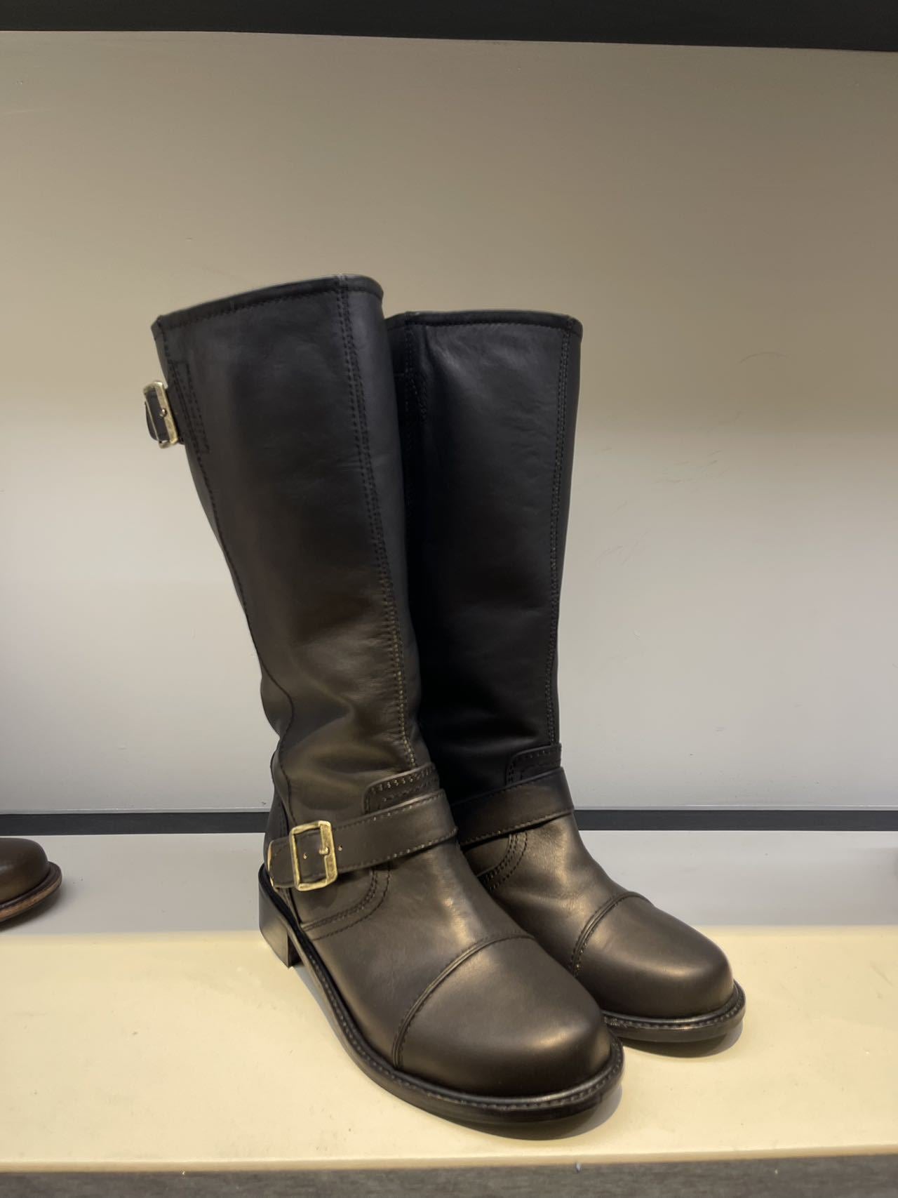 Women's Cowhide Sleeve Middle Martin Knight Boots