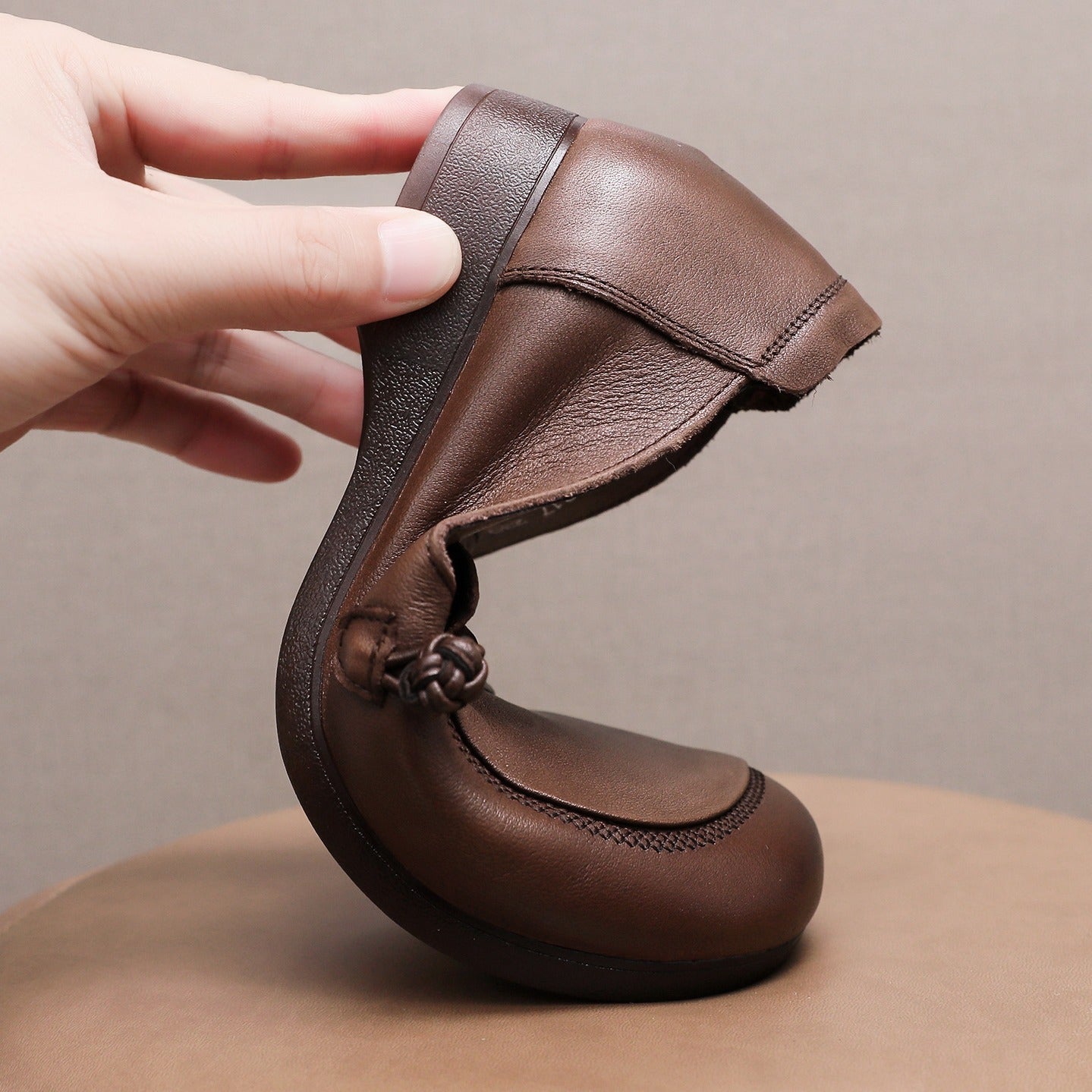Women's Round Head Soft Bottom Top Layer Cowhide Casual Shoes