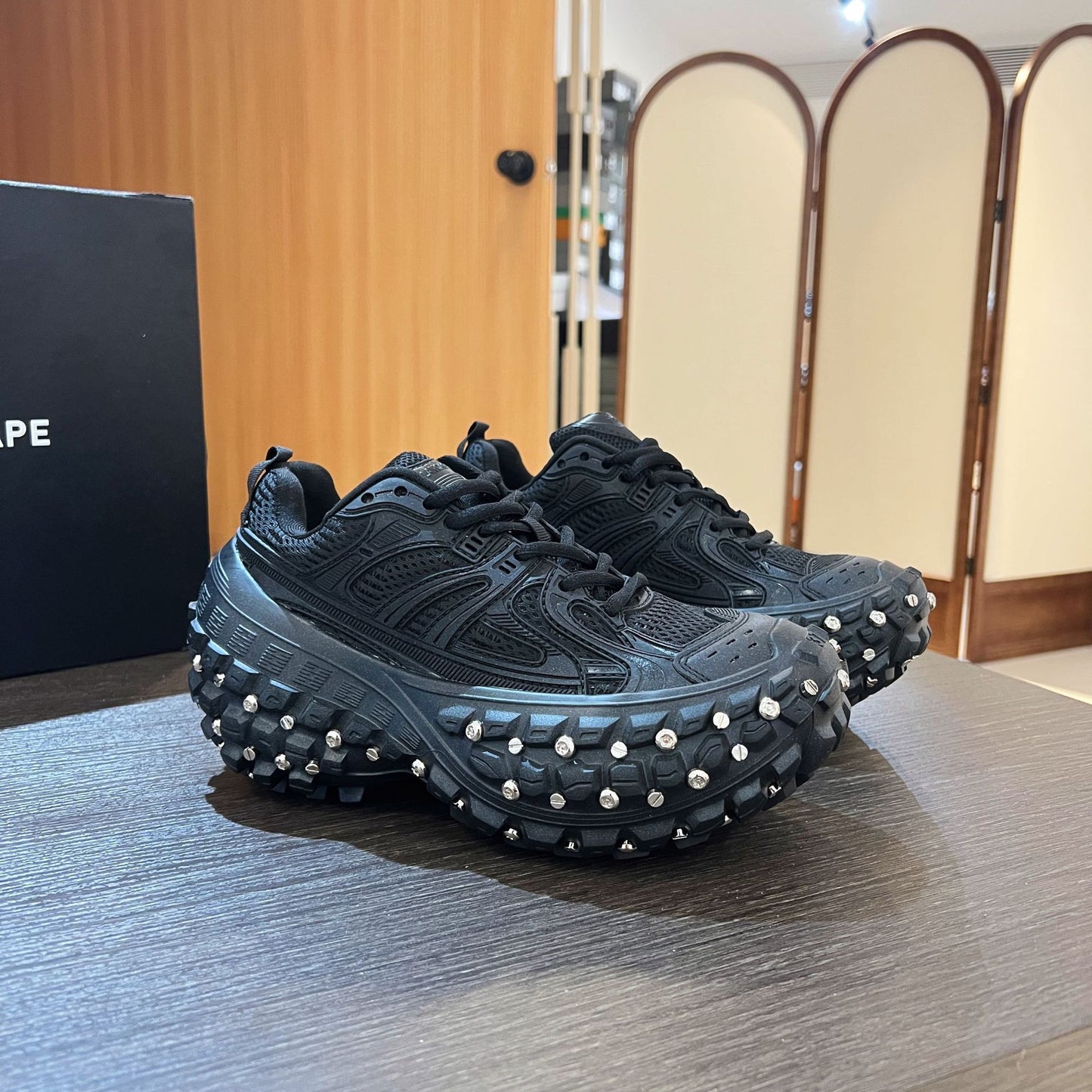 Women's Low Top Lovers Fashion Distressed Raise Casual Shoes