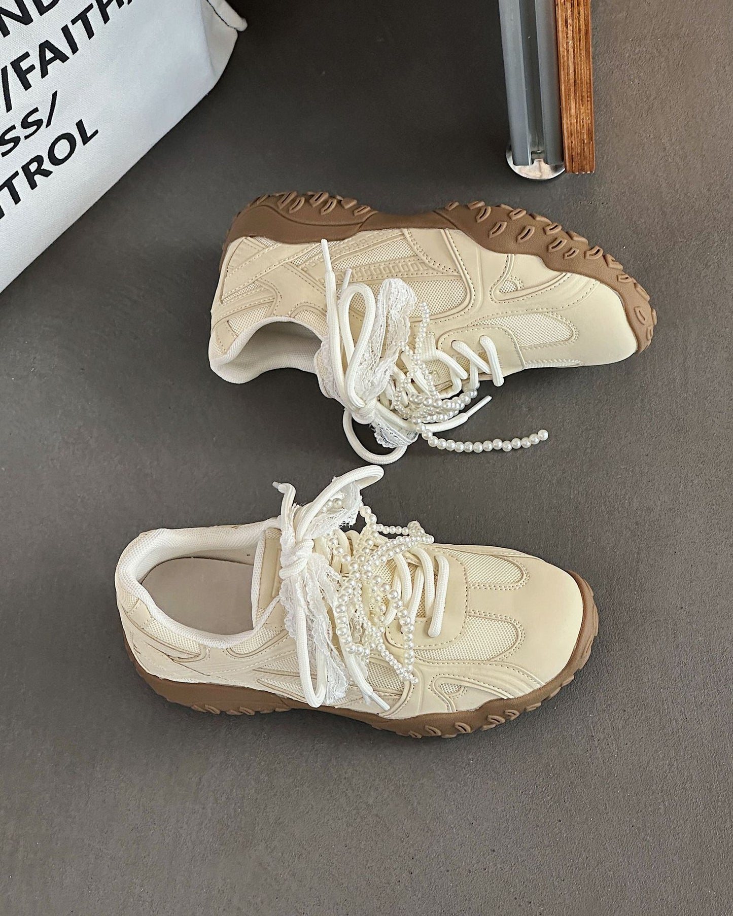 Women's Autumn Lace Pearl Height Increasing Insole Soft Bottom White Women's Casual Shoes