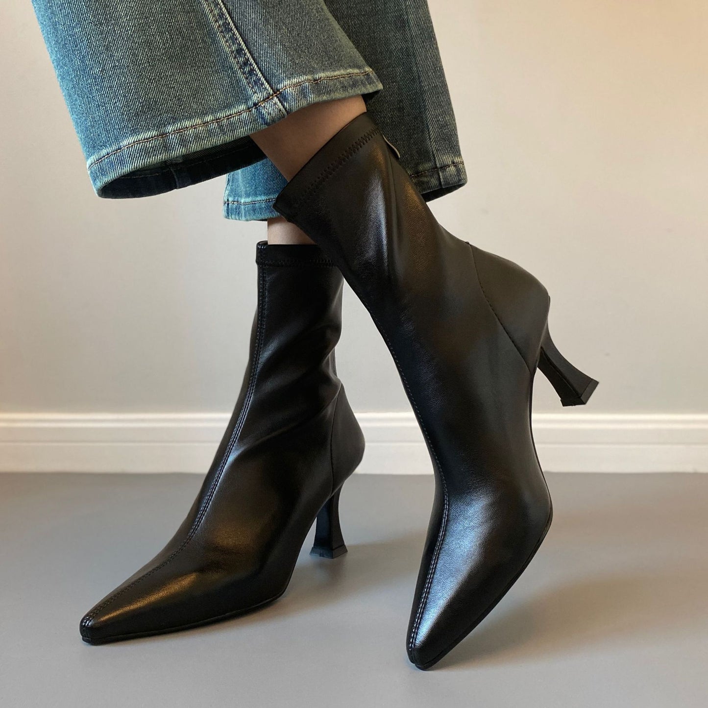 Women's Korean Pointed Stiletto High Stretch Temperament Boots