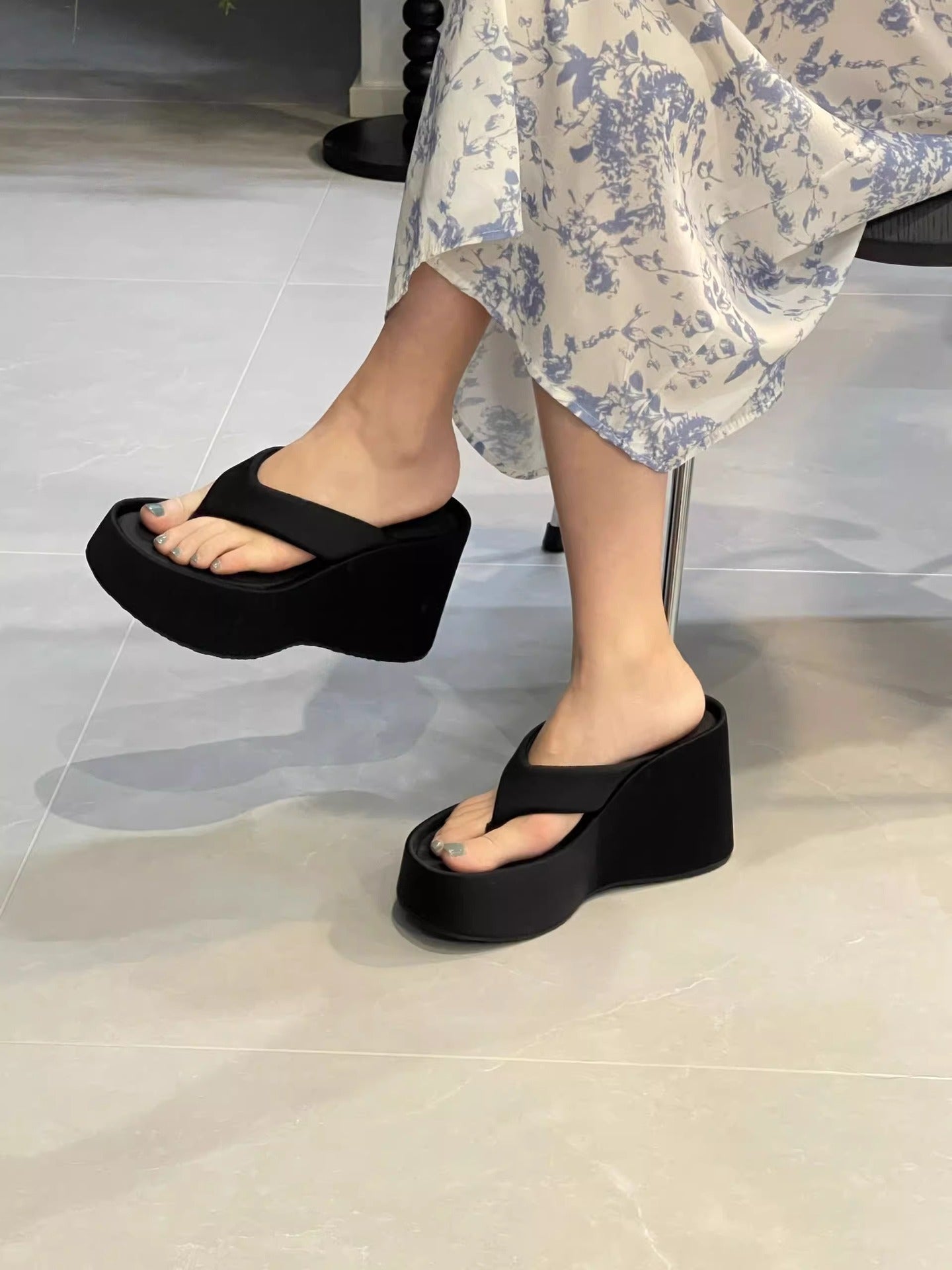 Women's Small Raise The Bottom Summer Outer Wear Slippers