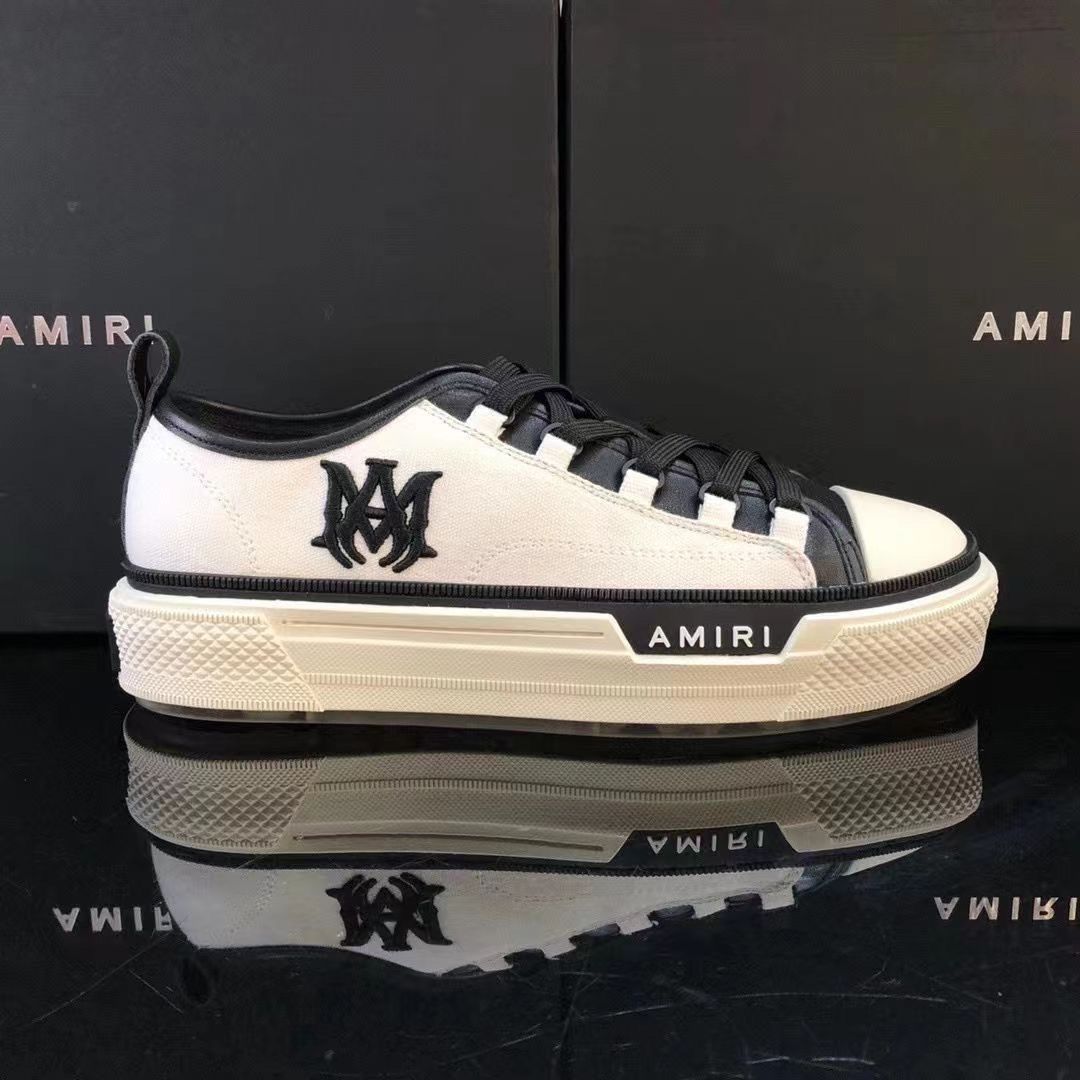 Five-pointed Star Breathable Lace Up Low Sneakers