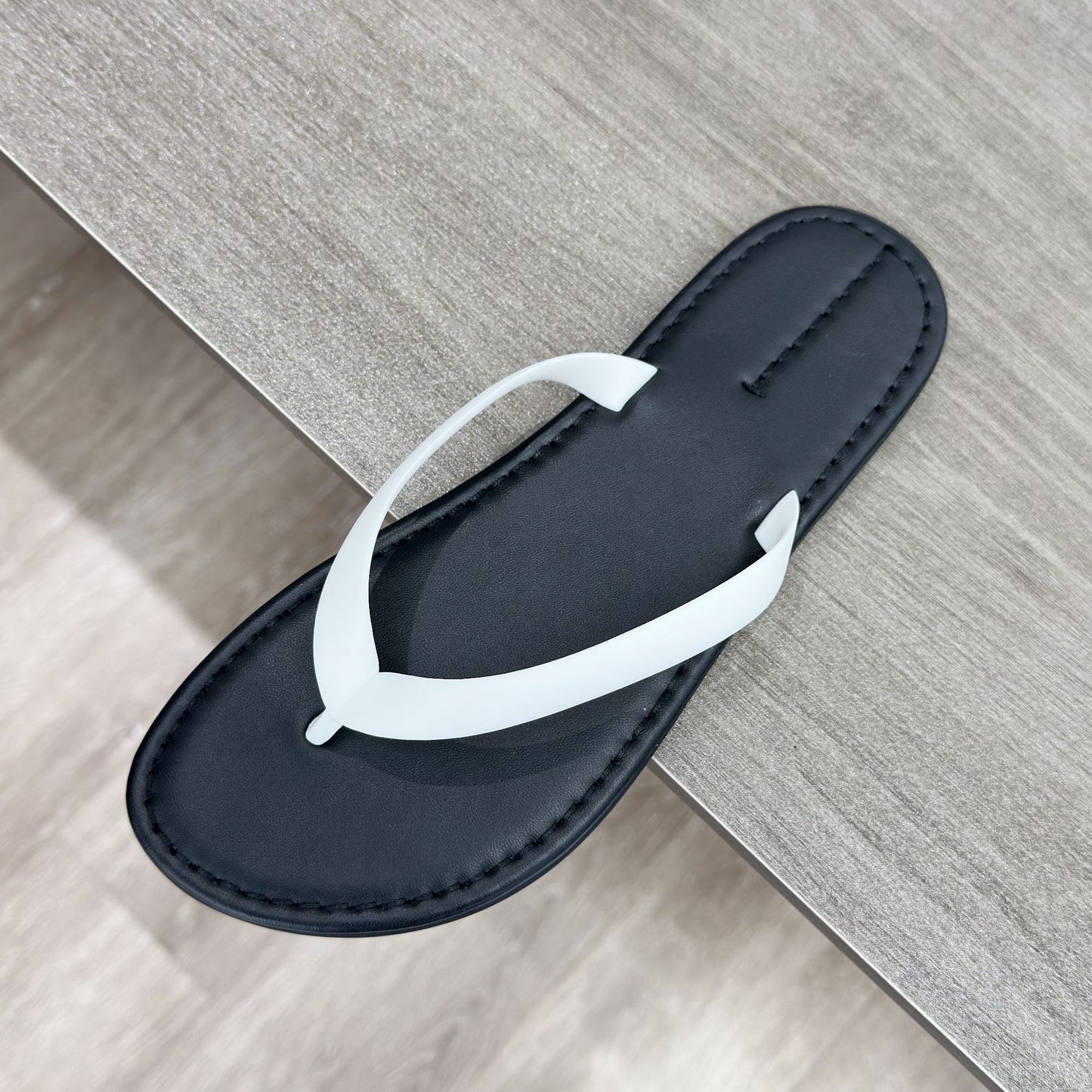 Women's Genuine Flip-flops Summer Flat Simple White Sandals