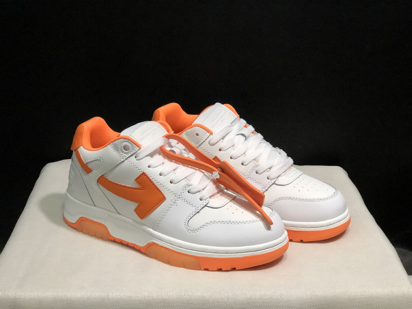 Women's & Men's Couple Street Board Comfortable Retro White Sneakers