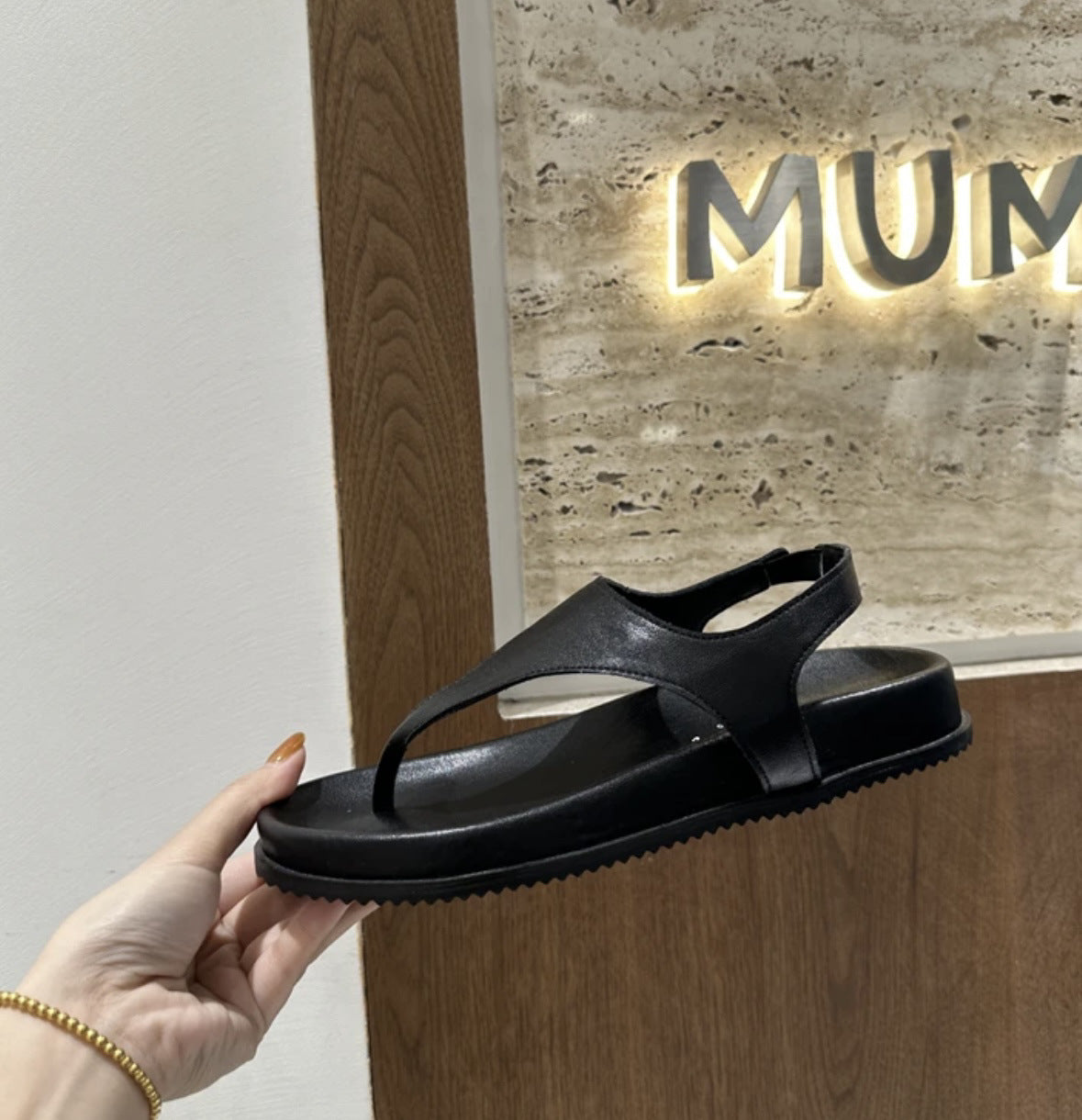 Women's Super Easy To Wear Flip-flops Thick-soled Flat Slippers