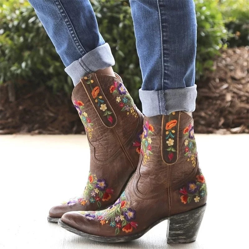 Women's Autumn Pointed Embroidered Large Size Short Women's Shoes