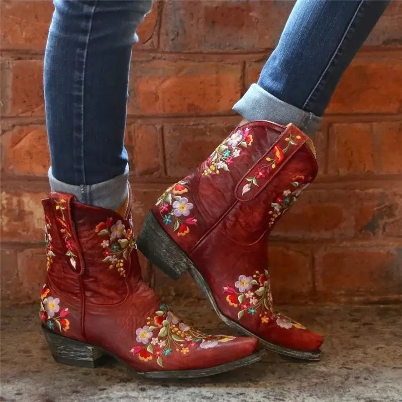 Women's Autumn Pointed Embroidered Large Size Short Women's Shoes