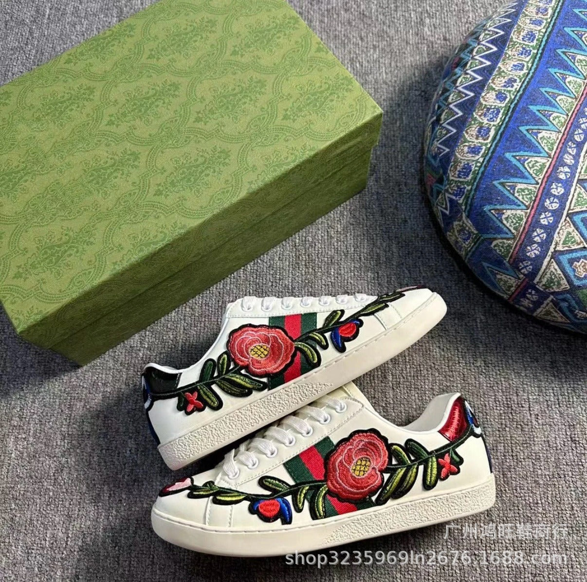 Women's & Men's Embroidered White Bee Breathable Women's Casual Shoes