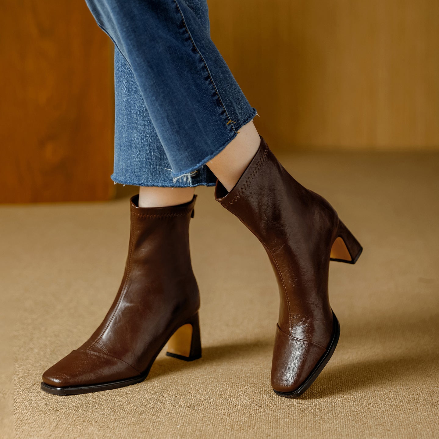 Women's High Stretch Thin With Padded Lining Simple Chunky Retro Commuter Women's Leather Boots