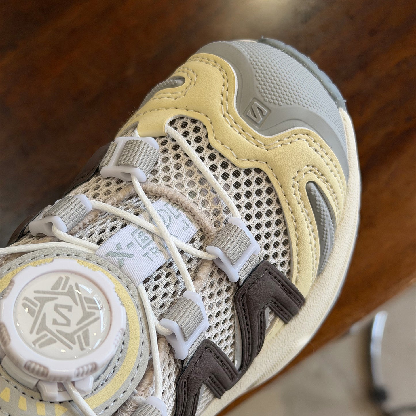 Children's Style Middle Big Rotating Buckle Hollow Mesh Children's Sports Shoes