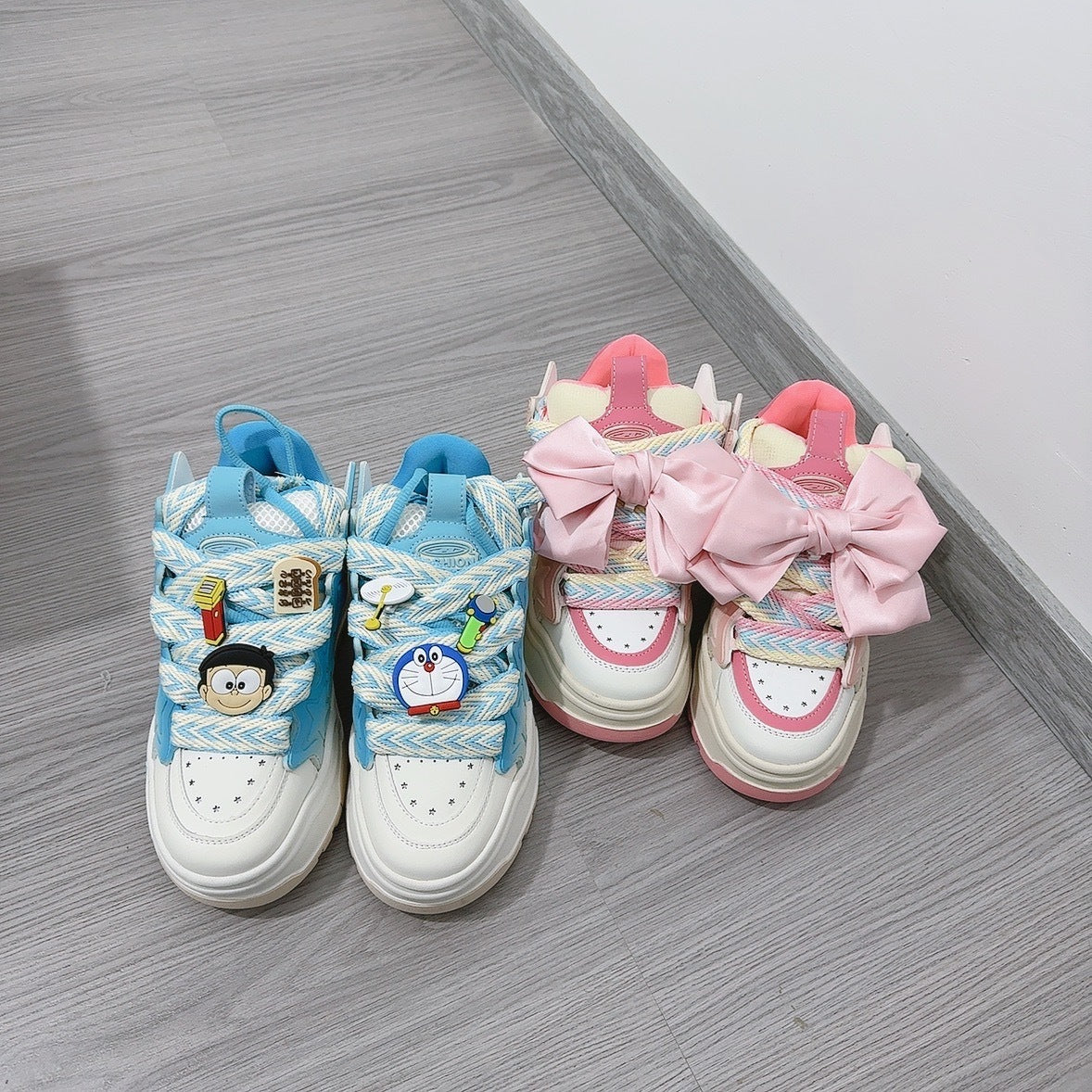National Fashion Platform Pink Bow Design Sneakers