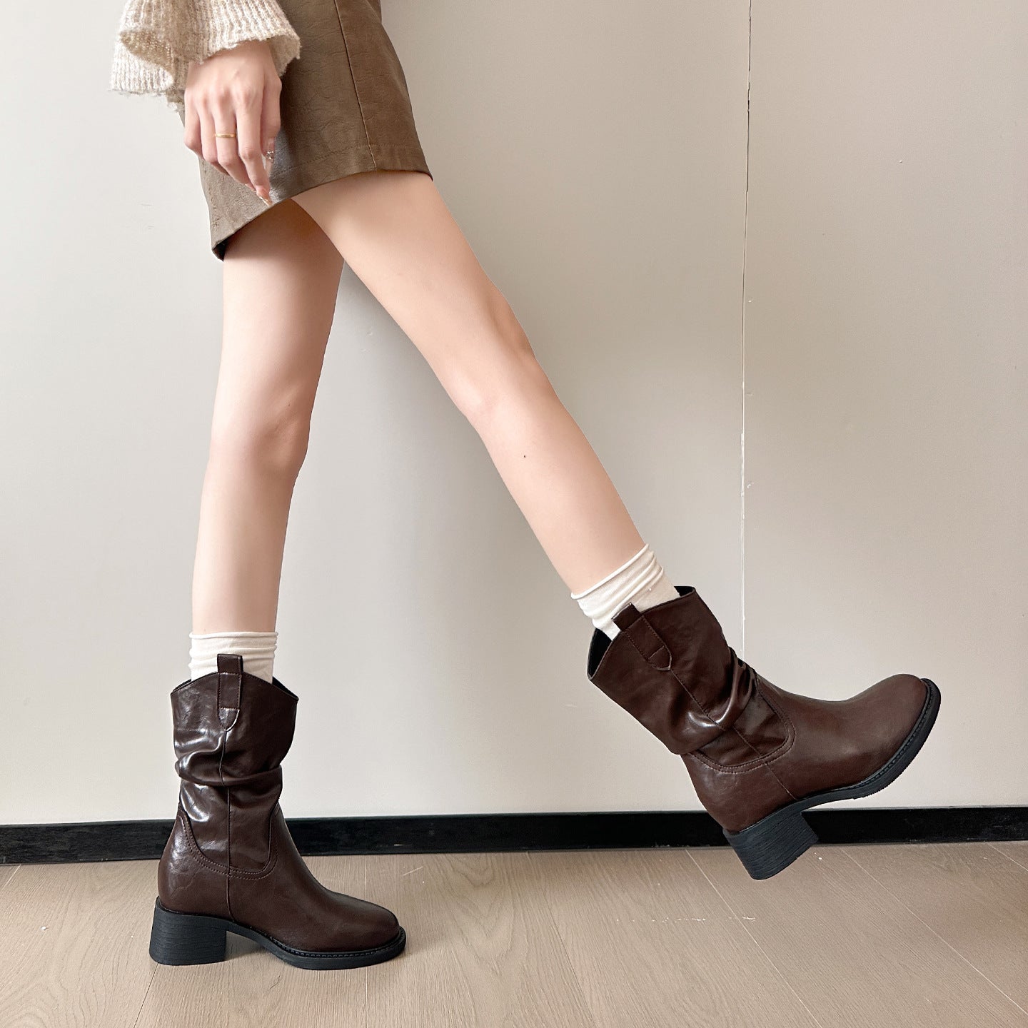 Women's Height Increasing Insole Round Toe Pleated Pile Style Western Women's Leather Boots