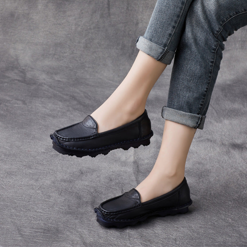 Women's Ethnic Style Vintage Cowhide Shallow Mouth Handmade Round Toe Slip-on Women's Casual Shoes