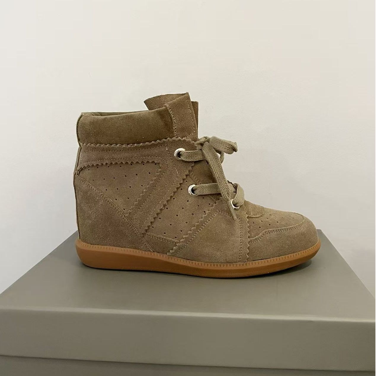 Women's Genuine Height Increasing Insole Fashionable Women's Casual Shoes