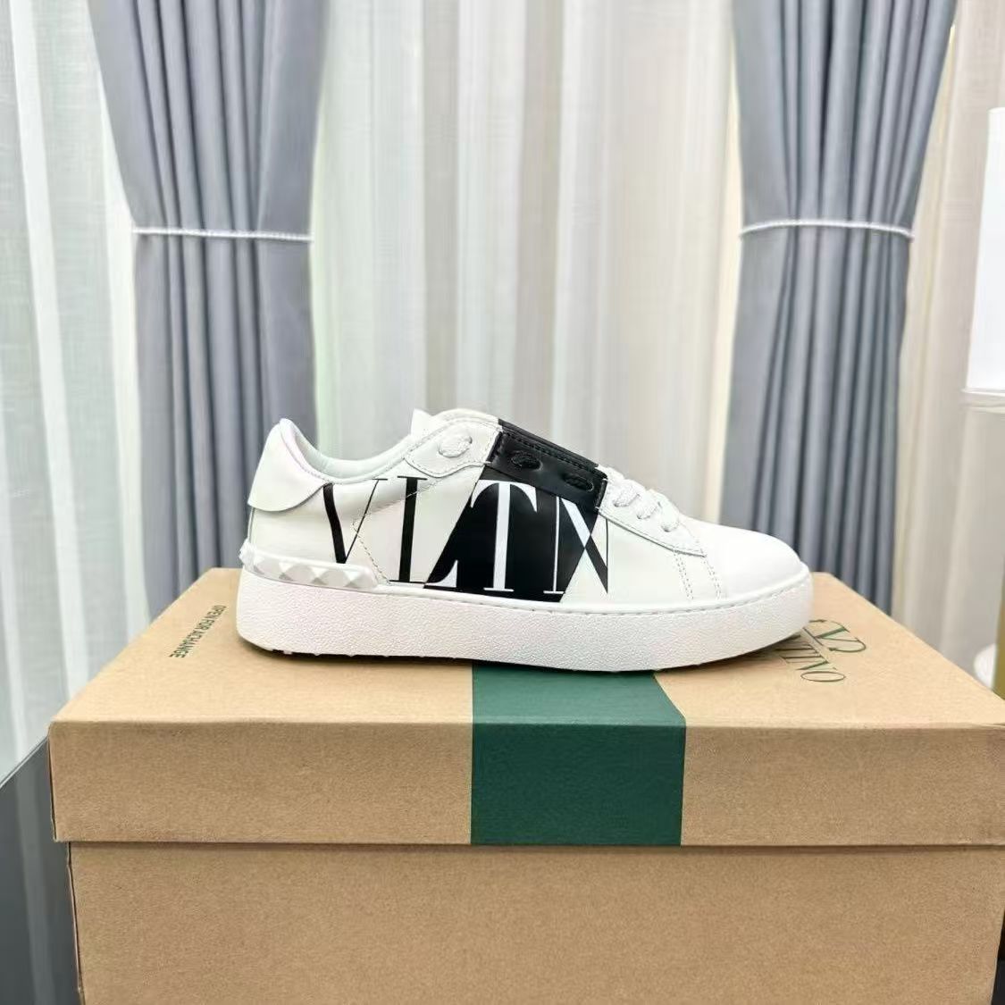 Spring White Luxury Rivet Unisex Low Women's Board Shoes
