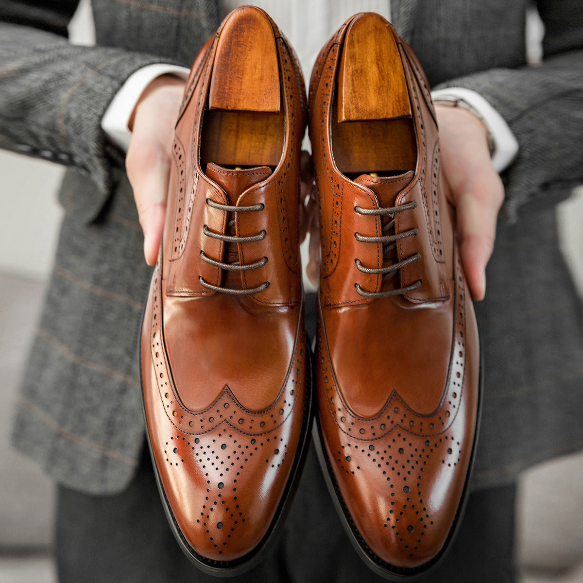 Comfortable Men's Brogue British Cowhide Carved Leather Shoes