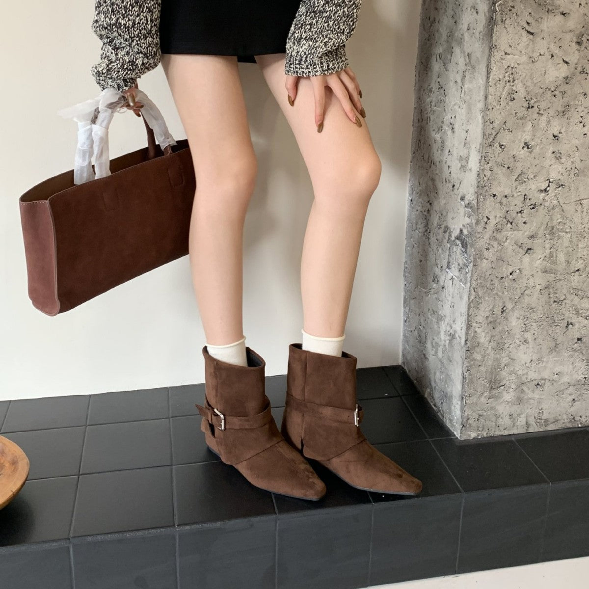 Women's Toe Chunky Mid Short Pleated Pile Style Outer Belt Buckle Women's Leather Boots